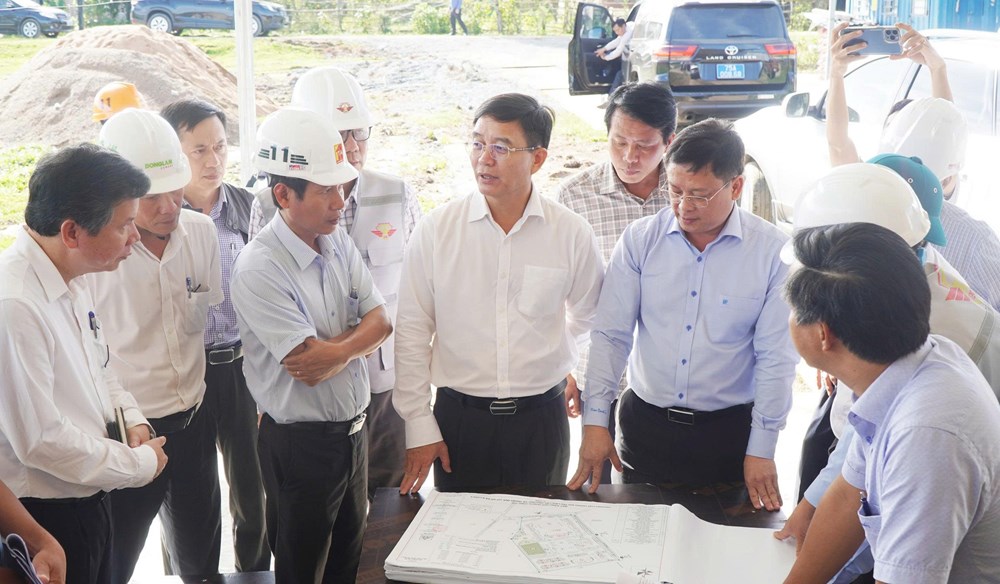 Bí thư Thành ủy Huế kiểm tra tiến độ xây dựng trường học ở vùng biên giới - ảnh 1