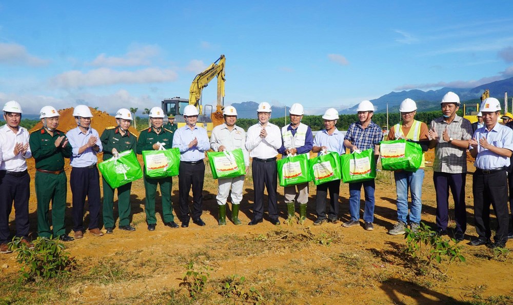 Bí thư Thành ủy Huế kiểm tra tiến độ xây dựng trường học ở vùng biên giới - ảnh 3