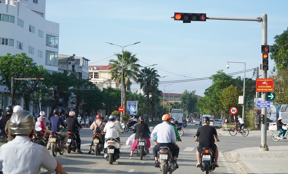 Hệ thống giám sát giao thông HueIOC đã phát hiện hơn 52.000 trường hợp vi phạm - ảnh 1
