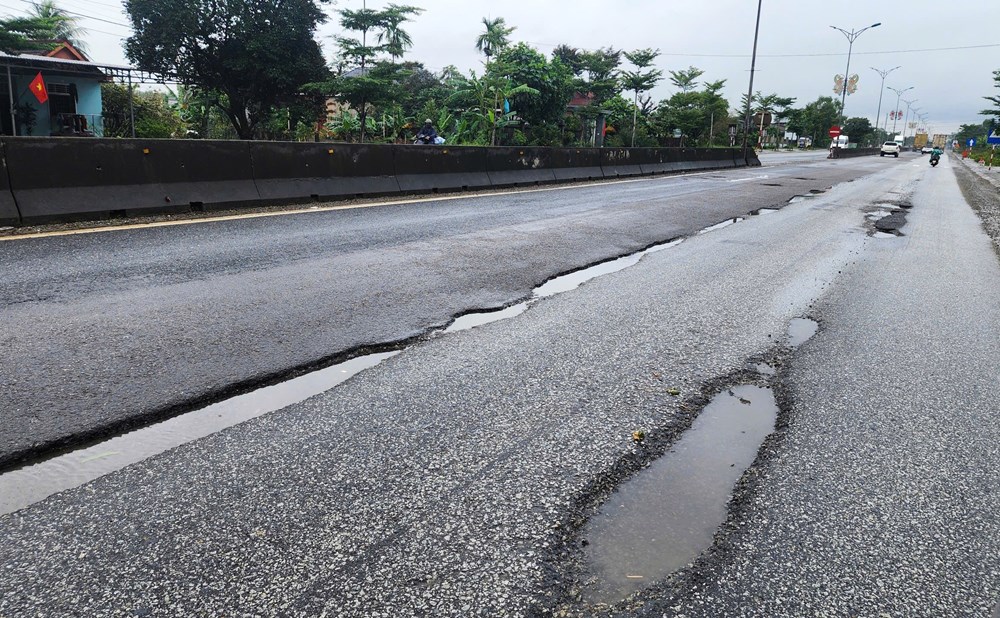 Huế: Khắc phục các “điểm đen” trên Quốc lộ 1A sau mưa lũ - ảnh 2