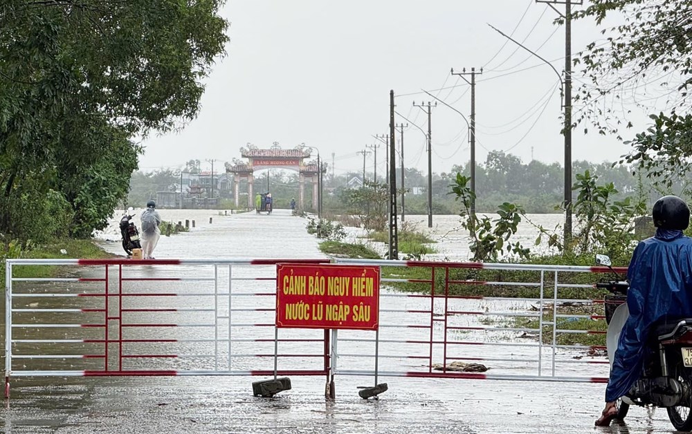 Huế: Tìm thấy thi thể người đàn ông mất tích do lật ghe  - ảnh 2