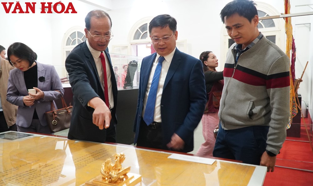 Những hiện vật quý được hiến tặng cho di sản Huế - ảnh 1