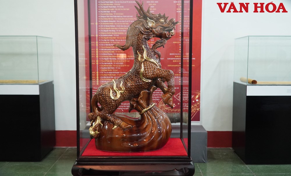 Những hiện vật quý được hiến tặng cho di sản Huế - ảnh 10