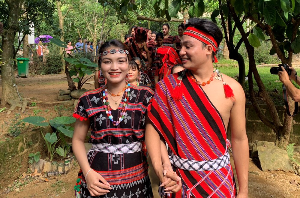 Giữ gìn nét văn hóa đặc sắc trong lễ cưới của đồng bào Pa Cô - ảnh 1