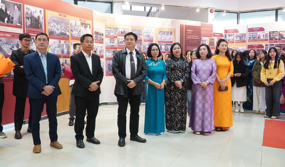 Triển lãm chuyên đề “Con đường cách mạng - Đồng chí Hồ Chí Minh tại Trung Quốc” - ảnh 1