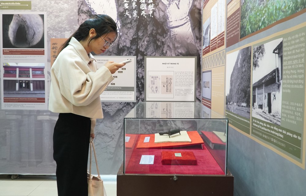 Triển lãm chuyên đề “Con đường cách mạng - Đồng chí Hồ Chí Minh tại Trung Quốc” - ảnh 4
