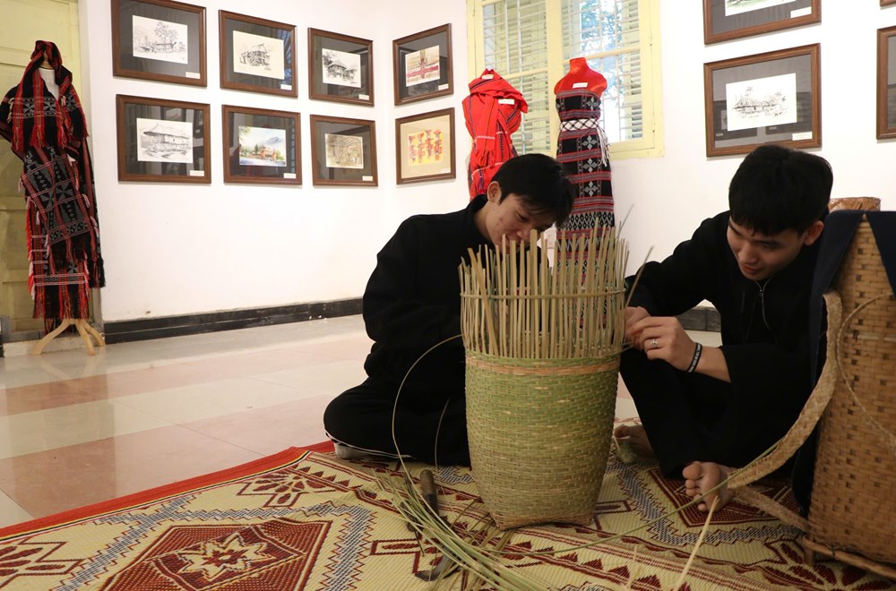 Lan tỏa bản sắc văn hóa truyền thống đồng bào vùng cao A Lưới - ảnh 4