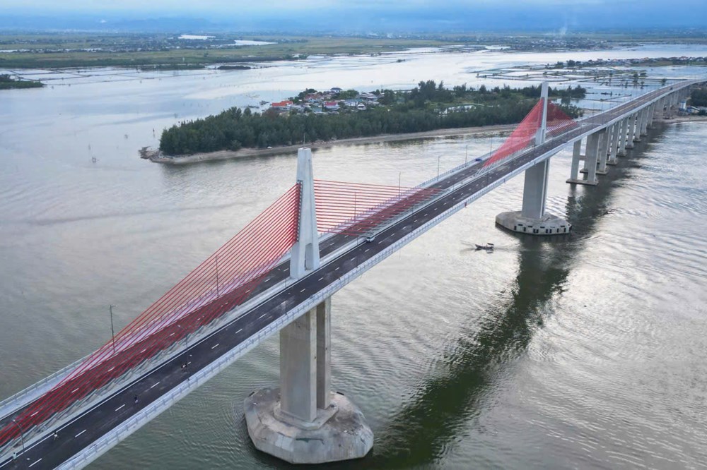Cầu vượt cửa biển Thuận An hoàn thành nhưng khả năng chưa thể thông xe - ảnh 2