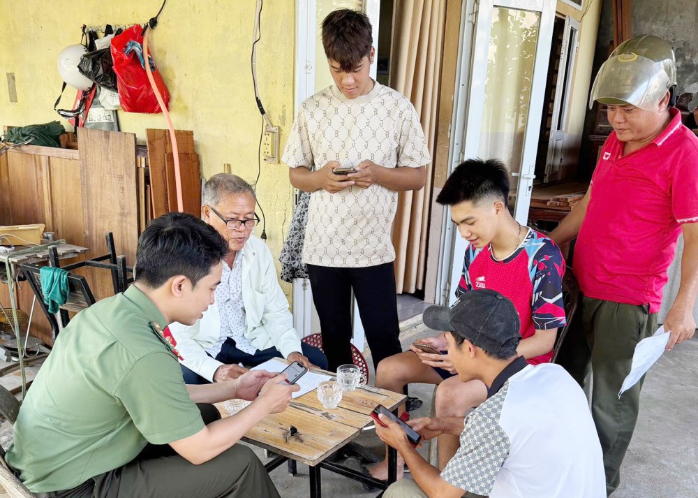 TP. Huế: “Bình dân học vụ số” là cầu nối giảm nghèo thông tin - ảnh 3