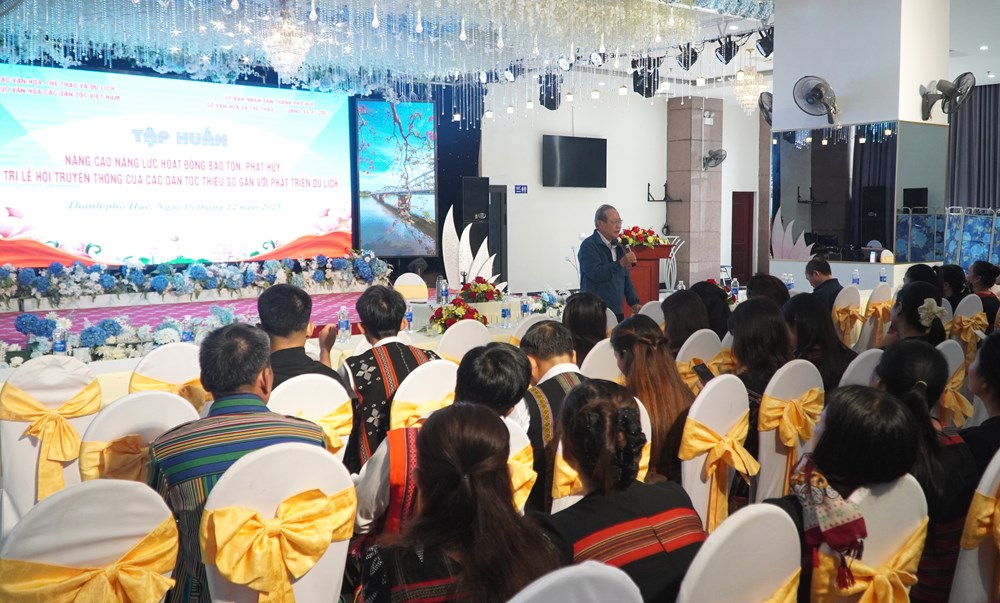 Tập huấn nâng cao năng lực bảo tồn lễ hội gắn với phát triển du lịch cho đồng bào Pa Cô - ảnh 1