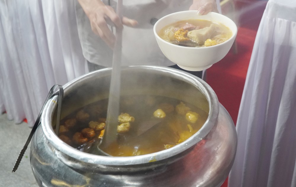 Khai mạc Liên hoan Ẩm thực và đón nhận danh hiệu di sản tri thức dân gian Bún bò Huế - ảnh 3