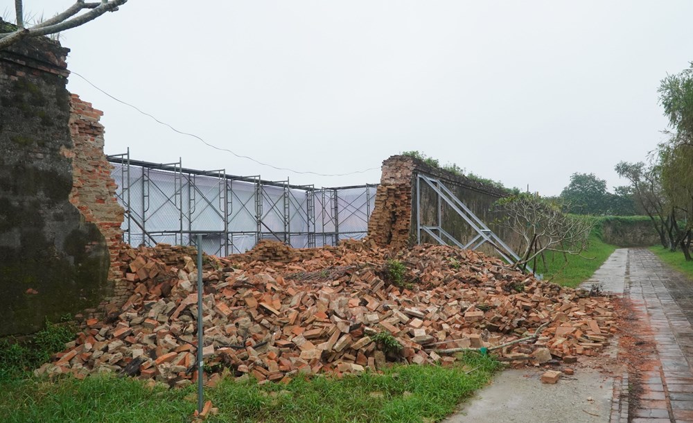 TP. Huế chi 2,2 tỉ đồng xử lý khẩn cấp sự cố sập tường Hoàng thành - ảnh 1