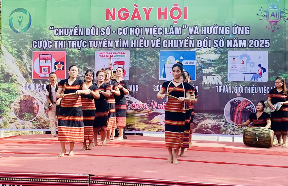 Tổ công nghệ số cộng đồng thúc đẩy giảm nghèo thông tin - ảnh 4