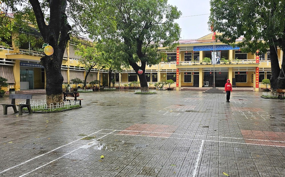 Khẩn trương làm rõ nguyên nhân khiến nhiều học sinh lớp 2 bị nôn sau giờ ăn - ảnh 1