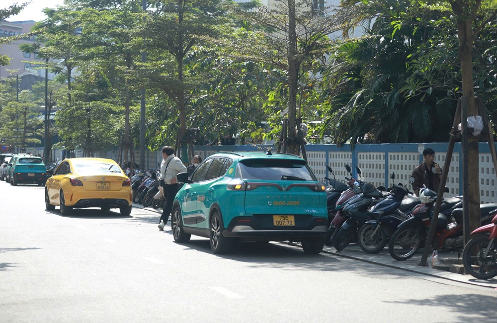 Cấm đậu xe trên vỉa hè các tuyến phố ở trung tâm TP. Huế - ảnh 2