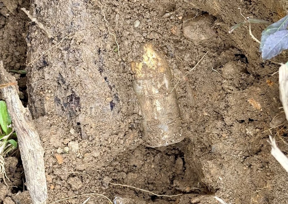 Xử lý vật liệu nổ được phát hiện trước trường học ở Huế - ảnh 2