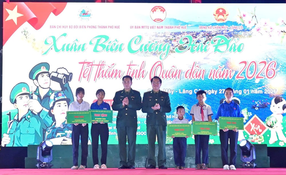 “Xuân biên cương hải đảo” mang Tết sớm đến với người dân vùng biển - ảnh 3