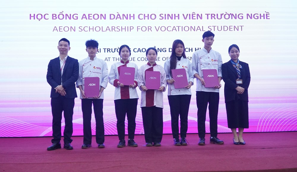 “Xuân yêu thương” hỗ trợ sinh viên Cao đẳng Du lịch Huế về quê đón Tết - ảnh 2