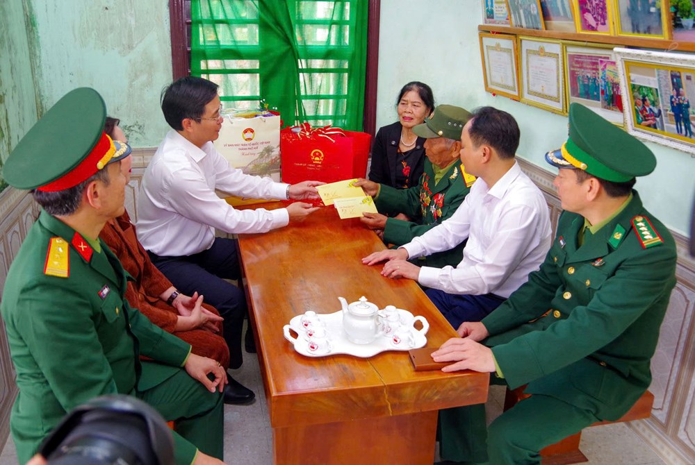 Xuân Biên phòng - ấm lòng dân bản ở vùng biên giới A Lưới  - ảnh 4