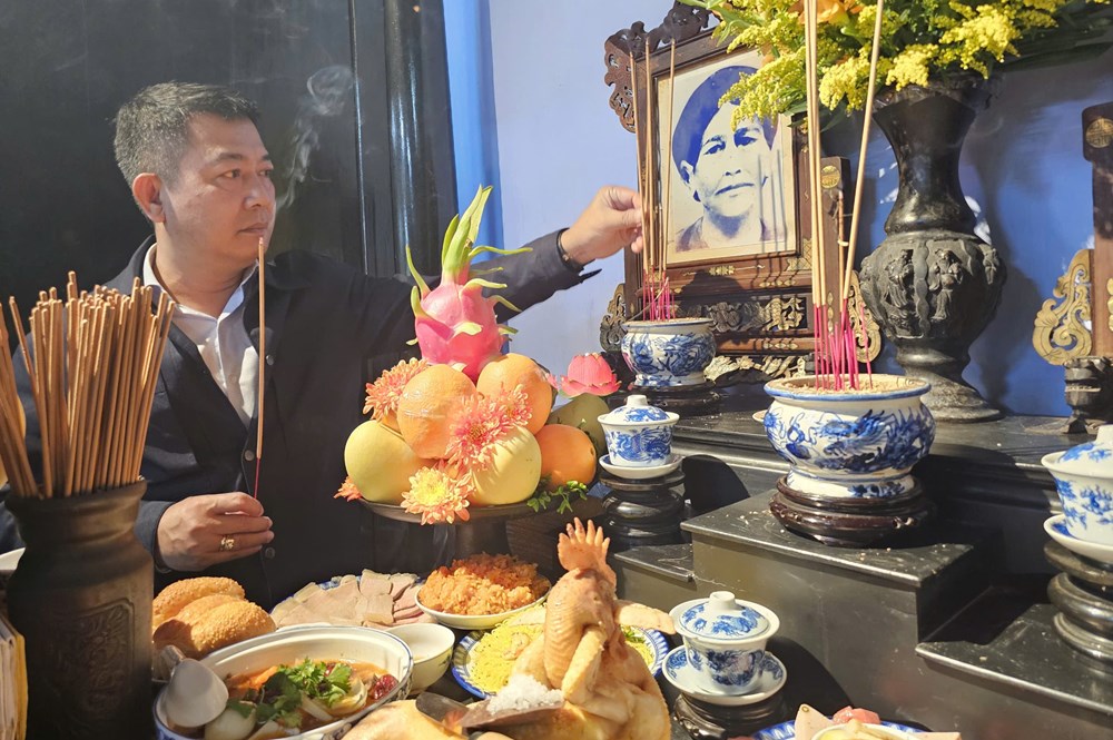 Dâng hương tưởng niệm 125 năm Ngày mất thân mẫu Chủ tịch Hồ Chí Minh - ảnh 1