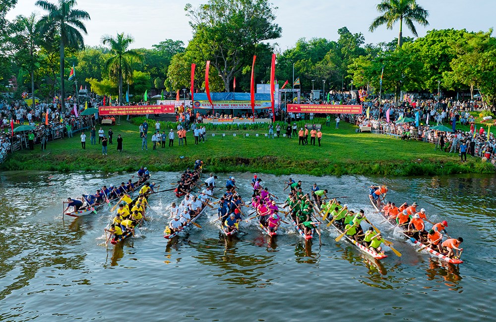 TP. Huế siết chặt quản lý lễ hội, kiên quyết chấm dứt đua ghe “chui” đầu xuân - ảnh 1