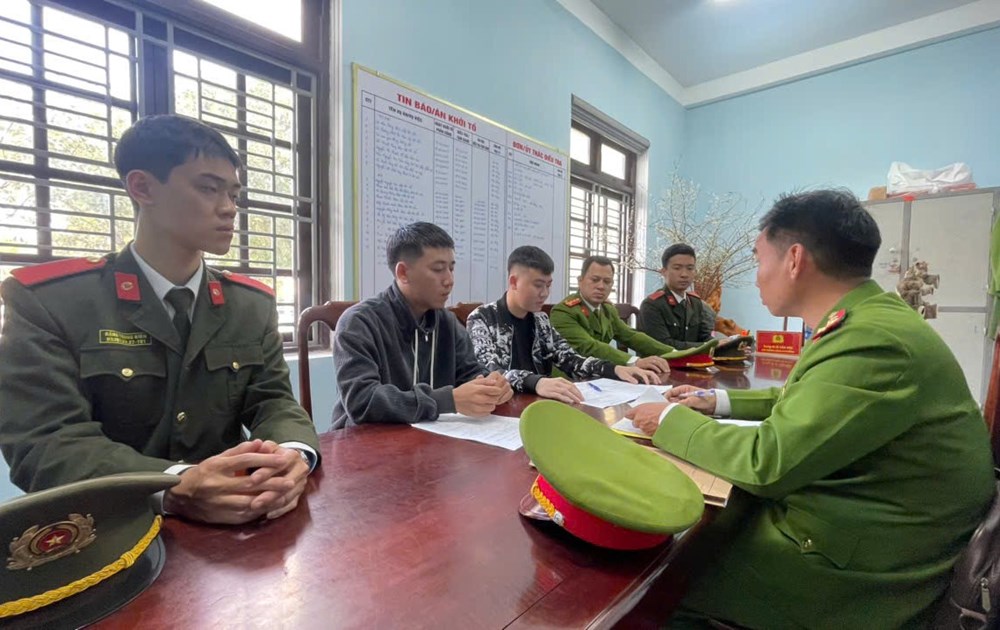 Triệt phá đường dây mua bán “khí cười” hoạt động trên không gian mạng - ảnh 1