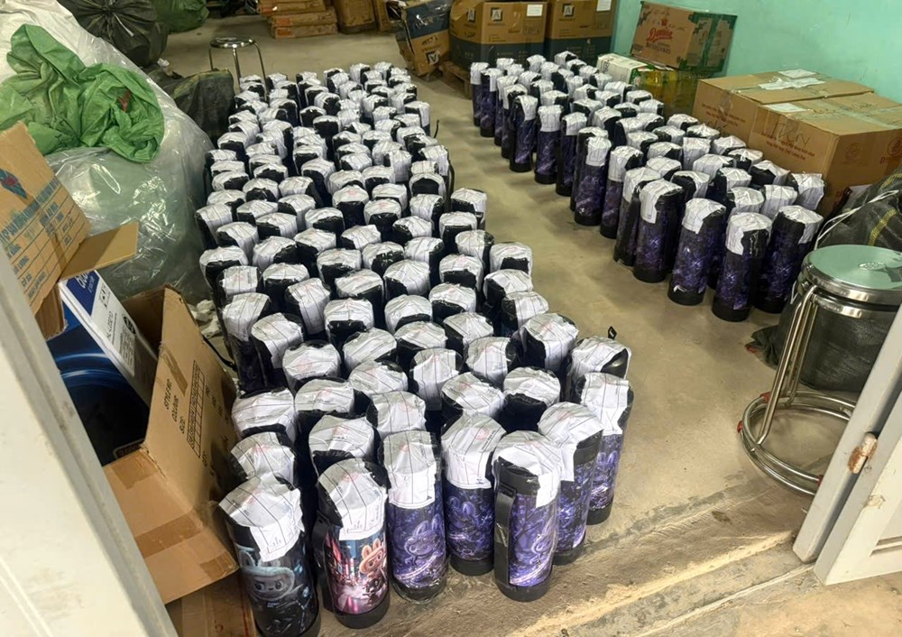 Triệt phá đường dây mua bán “khí cười” hoạt động trên không gian mạng - ảnh 2