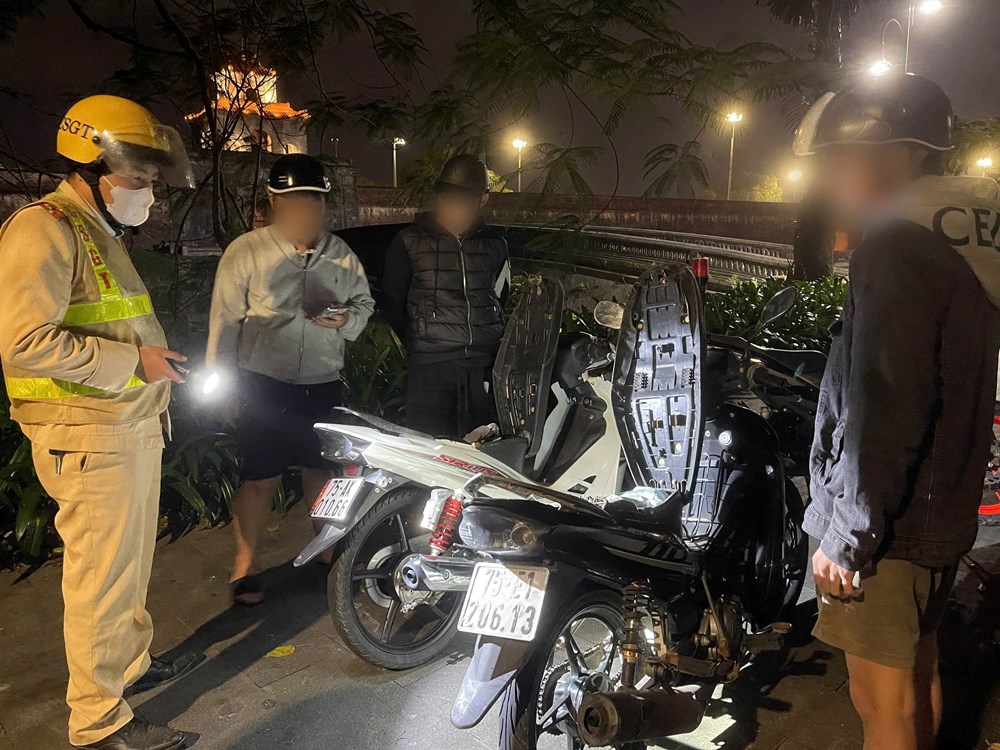 Mỗi đêm xử lý gần 20 “quái xế”, đảm bảo trật tự dịp Tết - ảnh 2