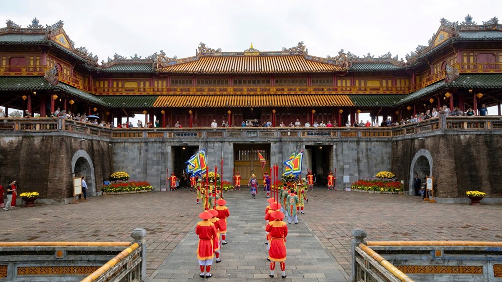 Du khách trải nghiệm tham quan miễn phí di sản Huế đầu năm mới - ảnh 1