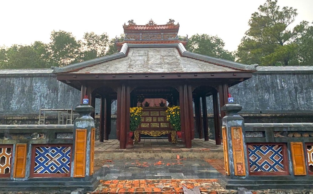 Tháo dỡ “công trình lạ” tại di tích lăng mộ Hoàng Thái hậu Từ Dụ - ảnh 1