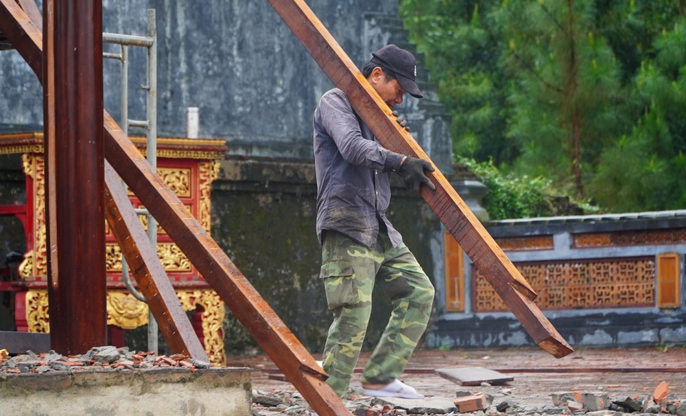 Tháo dỡ thủ công công trình không phép tại lăng Hoàng Thái hậu Từ Dụ - ảnh 6