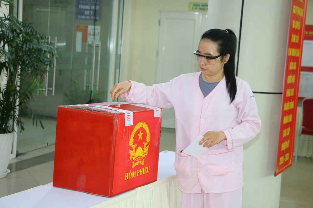 Mang hòm phiếu đến tận giường bệnh nhân ung bướu - ảnh 2