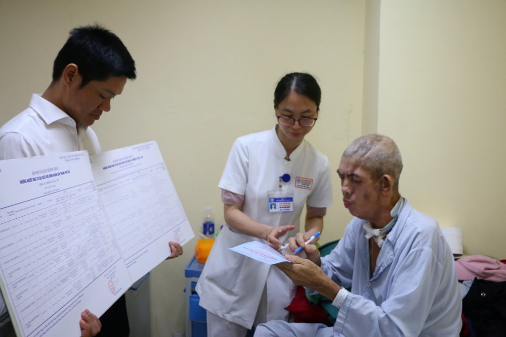 Mang hòm phiếu đến tận giường bệnh nhân ung bướu - ảnh 6