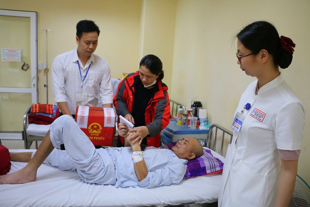 Mang hòm phiếu đến tận giường bệnh nhân ung bướu - ảnh 5