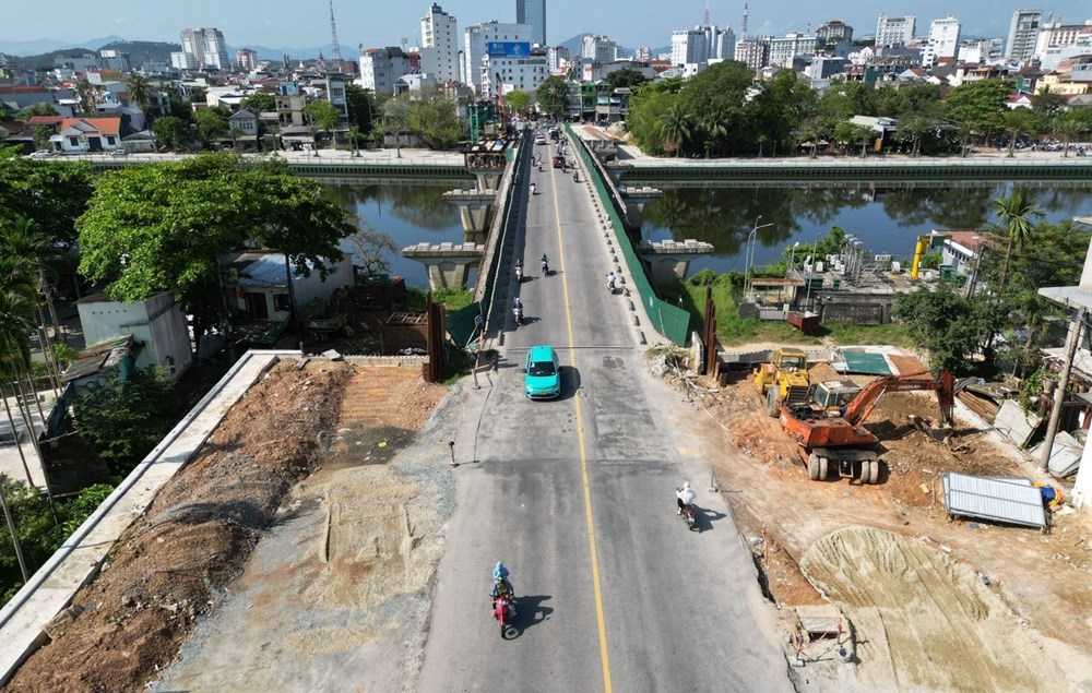 Đề nghị chấm dứt hợp đồng với nhà thầu thi công cầu Vỹ Dạ do chậm tiến độ kéo dài - ảnh 1