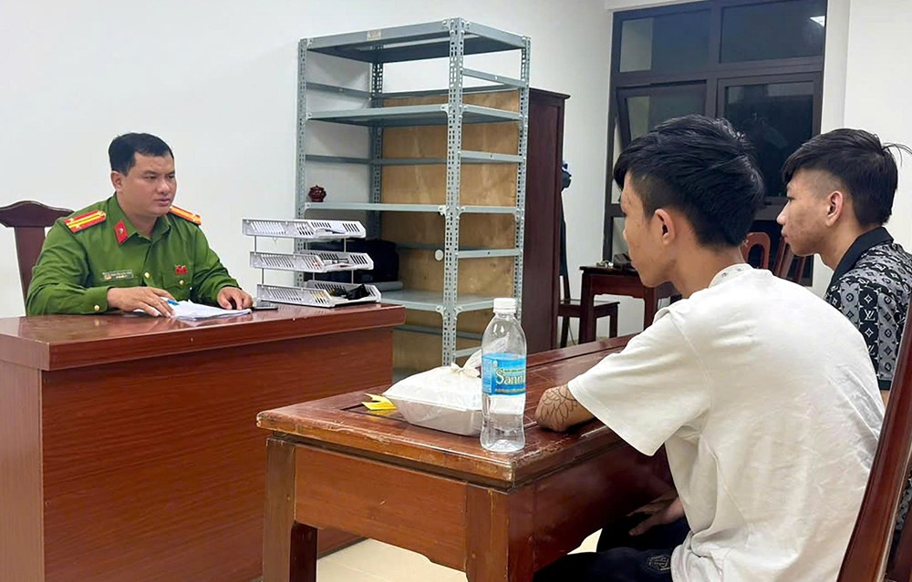 Bắt giữ 2 đối tượng cố ý gây thương tích rồi trốn sang Campuchia - ảnh 1