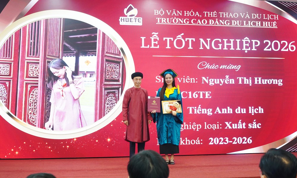 Trao bằng tốt nghiệp và kết nối hơn 4.000 cơ hội việc làm cho sinh viên du lịch  - ảnh 1