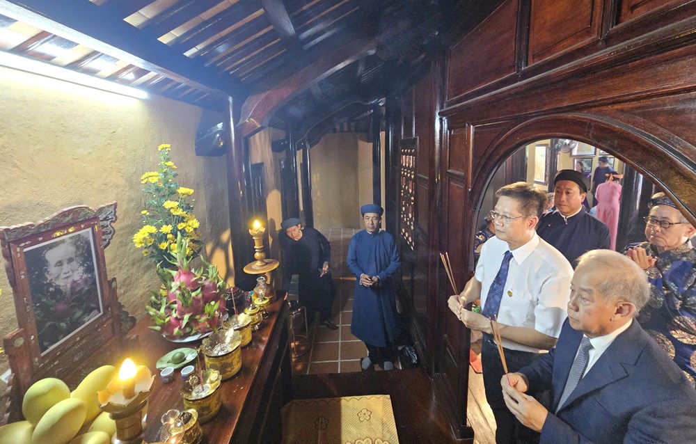 Tri ân “ông tổ” ca Huế Ưng Bình Thúc Giạ Thị - ảnh 1