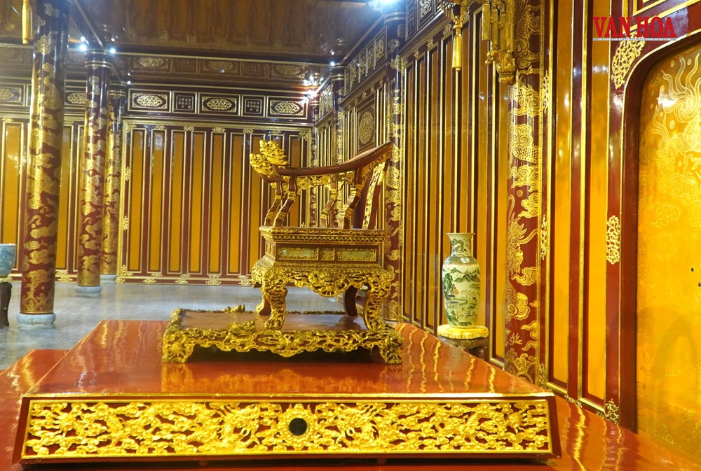 Bảo vật quốc gia Ngai vua triều Nguyễn đang chờ phục chế - ảnh 1