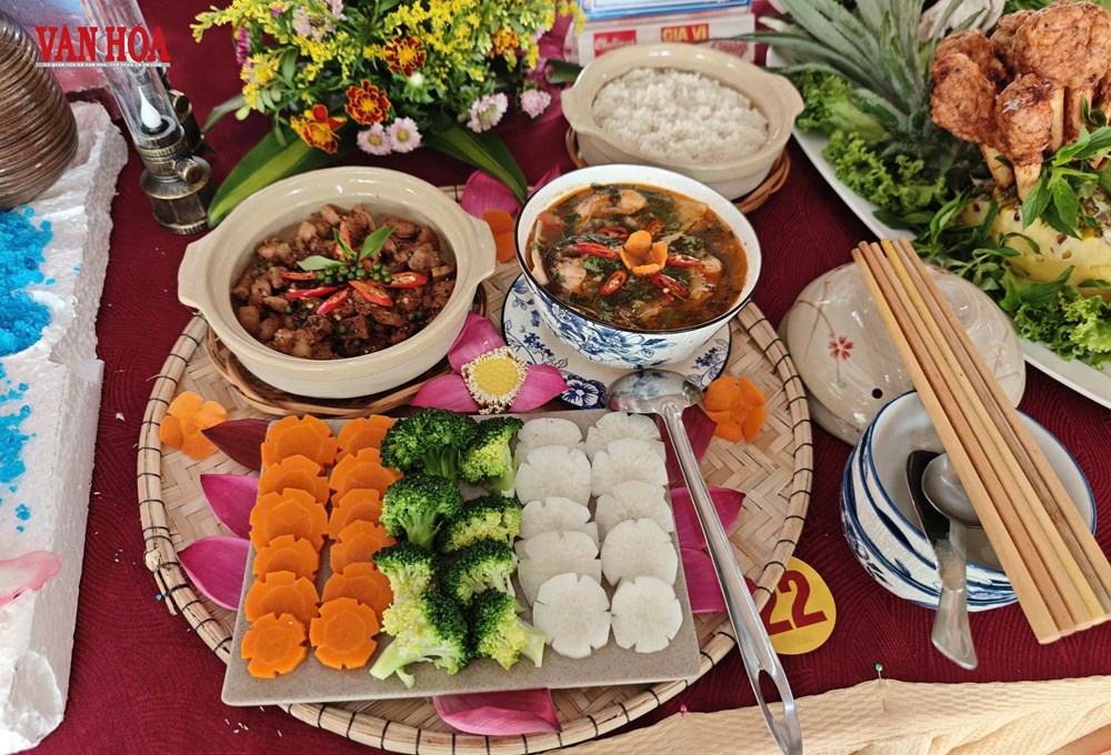 Sinh viên Cao đẳng Du lịch Huế trổ tài chế biến món ngon - ảnh 4