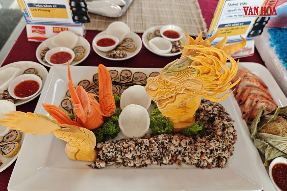 Sinh viên Cao đẳng Du lịch Huế trổ tài chế biến món ngon - ảnh 2