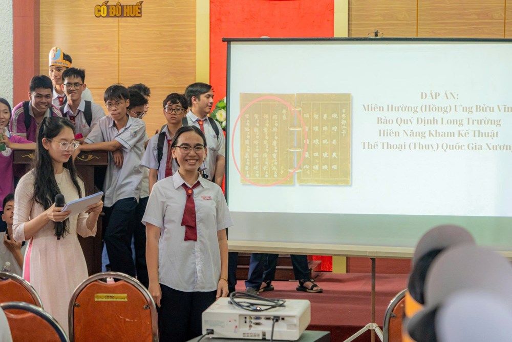 Học sinh Huế hào hứng tìm hiểu cải cách của vua Minh Mạng qua trò chơi trải nghiệm - ảnh 3