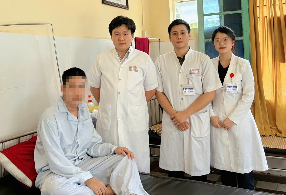 Gắp 3 bàn chải đánh răng trong đường tiêu hóa của bệnh nhân tâm thần - ảnh 1