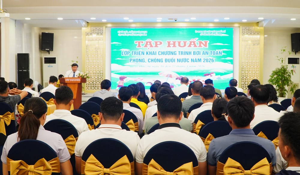 Khai mạc lớp tập huấn bơi an toàn, phòng chống đuối nước trẻ em năm 2026 - ảnh 1