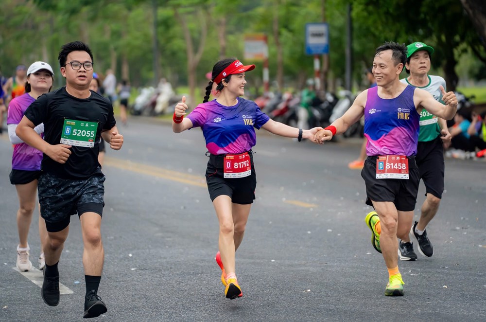 Hơn 8.000 chân chạy trải nghiệm các cung đường đẹp và di tích nổi tiếng xứ Huế - ảnh 2