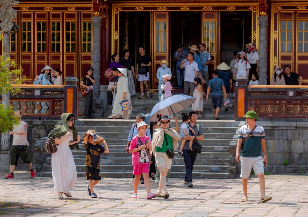 Dự kiến đón gần 700.000 lượt khách dịp lễ, Huế công bố đường dây nóng hỗ trợ du khách  - ảnh 1