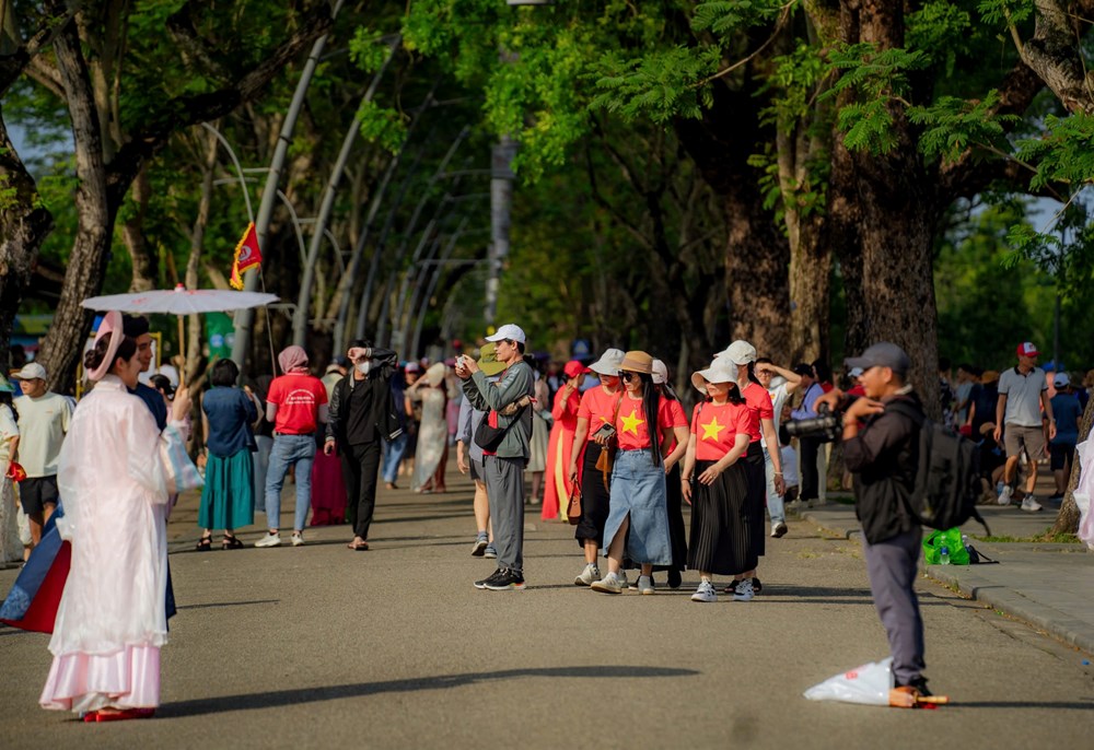 Dự kiến đón gần 700.000 lượt khách dịp lễ, Huế công bố đường dây nóng hỗ trợ du khách  - ảnh 2