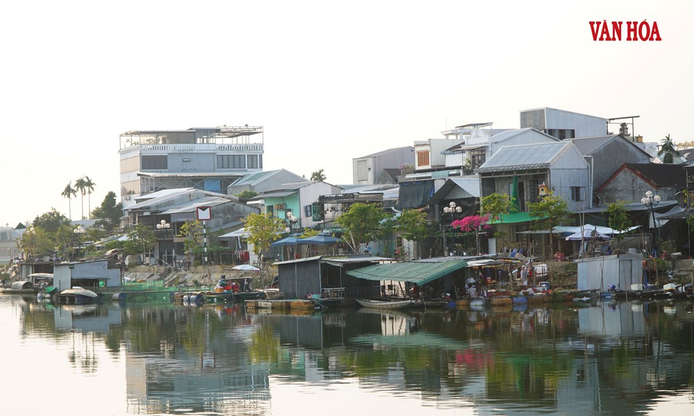 Nuôi cá lồng trái phép giữa trung tâm TP. Huế, nguy cơ hình thành xóm nhà chồ - ảnh 2