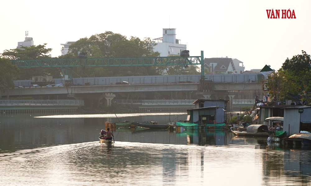 Nuôi cá lồng trái phép giữa trung tâm TP. Huế, nguy cơ hình thành xóm nhà chồ - ảnh 5