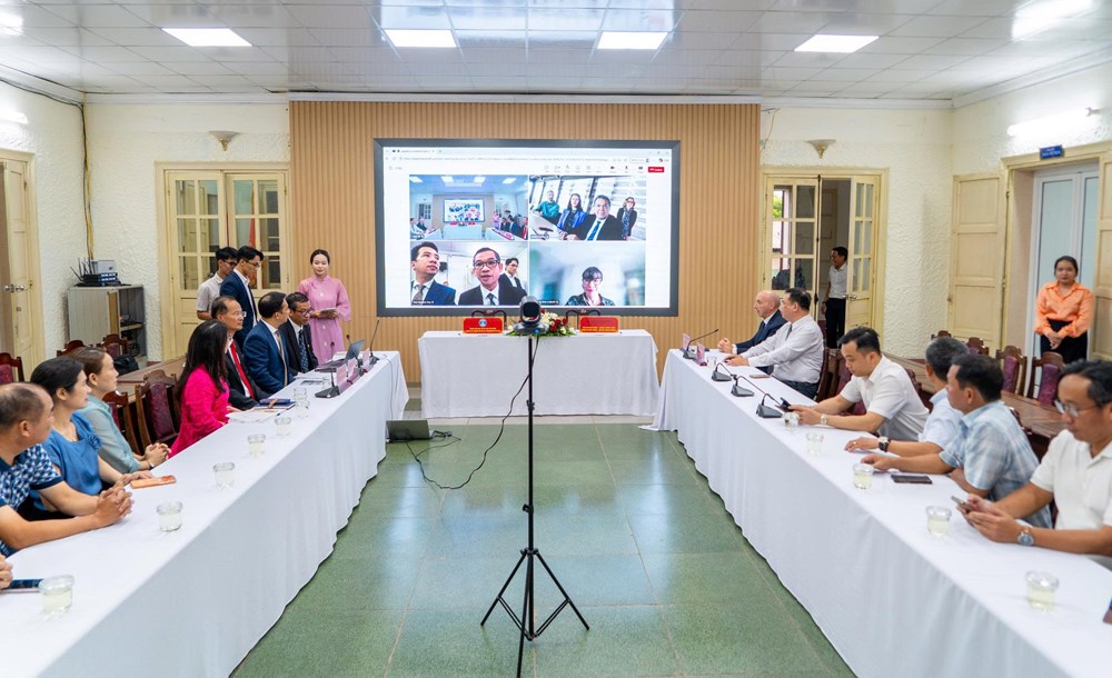 Bảo tàng ở Pháp chuyển giao nhiều tư liệu quý cho việc phục hồi điện Cần Chánh - ảnh 2